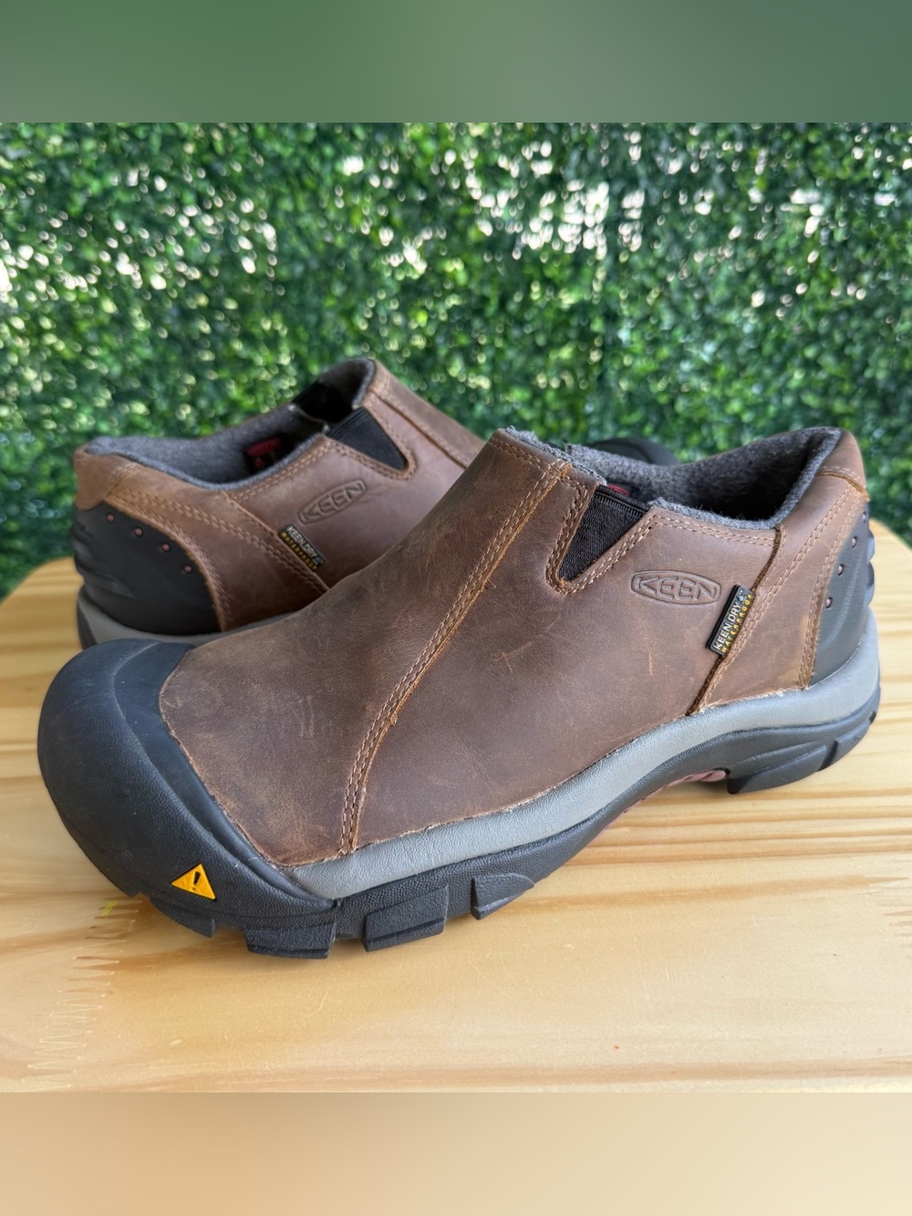 KEEN Brixen Low Mens 8 Waterproof Insulated Leather Slip On Shoes